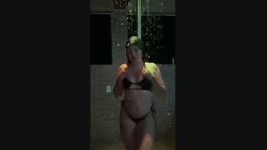 Get wet with me💦