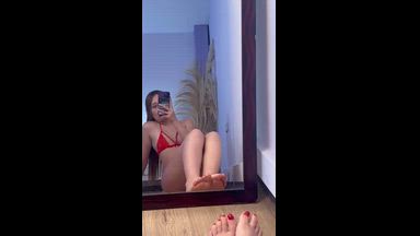 I hope you like girls with pretty feet!
