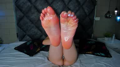 Spill your hot load all over my legs