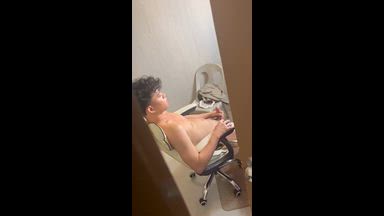 CUMSHOW 4