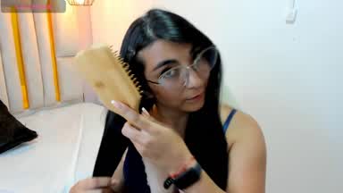 Come help me comb my hair 😍