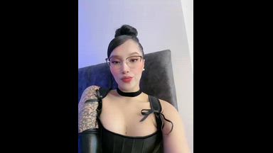 <3
