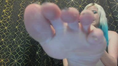 College Brat Makes You Weak With Her Feet