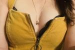 complimentary decolletage