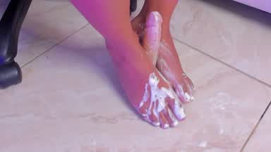 I love your cum on my toes