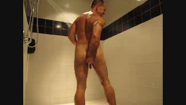 rosswilsonxxx โ Showering and Jerking off