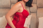 A red dress gives me light 🌟🍎