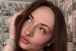 cleo โ Do you like small tits?