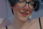 Lauren~ tu femboy adorable, en medias largas y lis