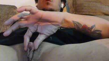 Rubbing my Big clit very hard 🍆💦🏳️‍⚧️