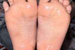 Feet in oil