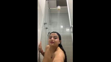 Take a shower with me 🔥💦