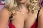 alisa โ Red outfit