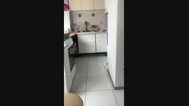 I make a naked cleaning in my kitchen.