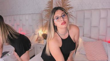 Lift up my dress so we can have sex!🥵