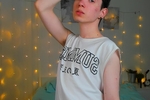 undress a little)