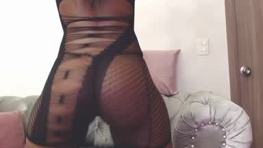 A sensual teasing dance for you babes ;)