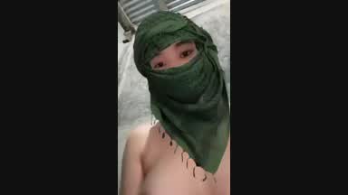 <3