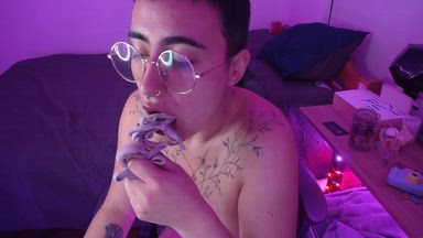 Drop saliva in my tits