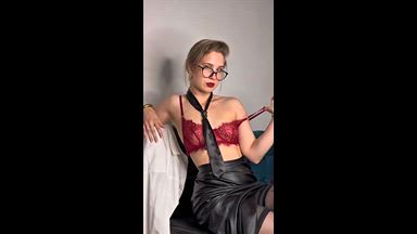 your hot secretary🍑🍌