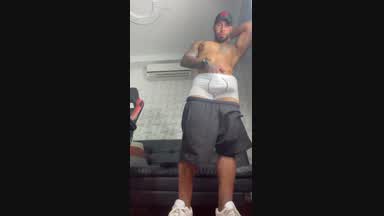 A huge 🍆 in my boxer