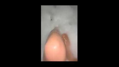 My feet in the bath🥰