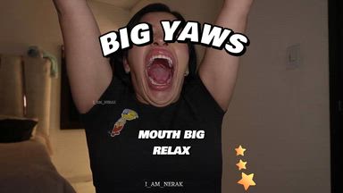 yawns biiiig