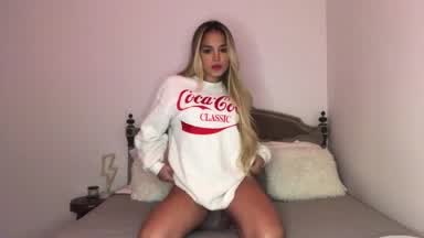 Streaptease and masturbating me