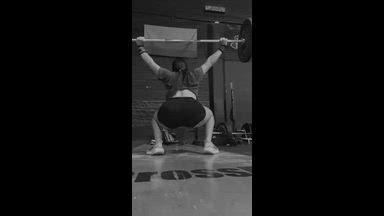 STRONG GIRL !