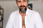 CREO QUE EL BLANCO RESALTA MAS LA FIGURA