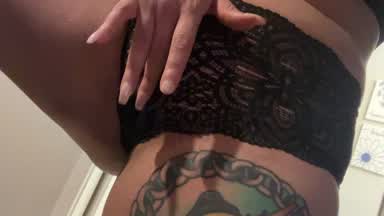 Teasing my pussy😋