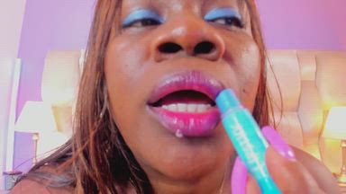 Taste my lips 👄
