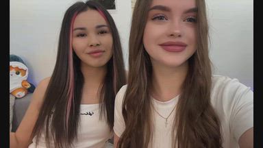 Vibing girls before 1st stream