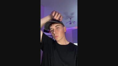 tom live streaming profile