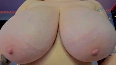 bouncing tits💘