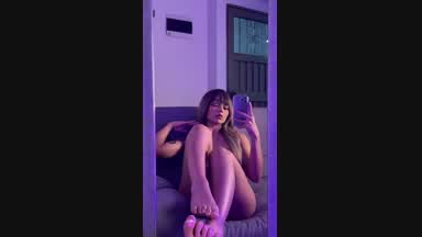 You like my pretty feet?