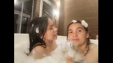 foam bath🛀🏻💦🥰