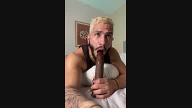 Let me suck that big cock😈🍆
