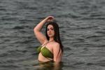 I love splashing in the water!😊