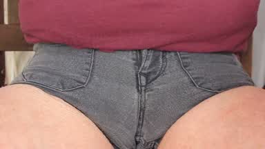 Drei graue H&M-Shorts mehrmals nass gemacht