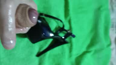 CUM ON HEELS