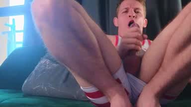 squatting CUMMM on my hipp!!!!