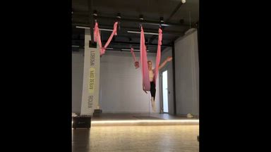 julie_lucasss   my schedule for the week: +2 gmt 3am-10am (mo/we/th/fr) +2 gmt 10am-18pm (tu) — dancing in a hammock