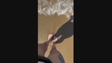 feet on sea ... black manicure