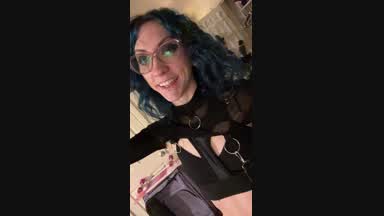 Do you like my goth flow outfit?