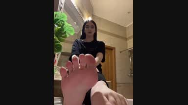 Godess is teasing you in bathroom 👣😇