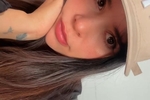 hi :) im valen