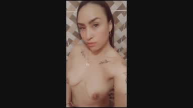 Accompany me to take a shower 😈