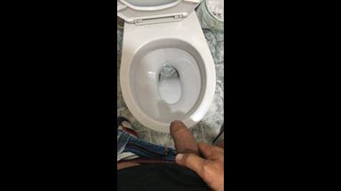 orinando con mi verga