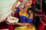 White Nieves and her apple of sin 🥵
